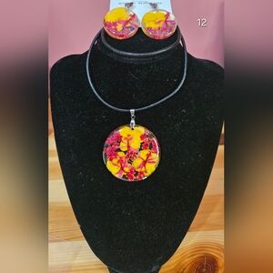 Floral Pendant Necklace